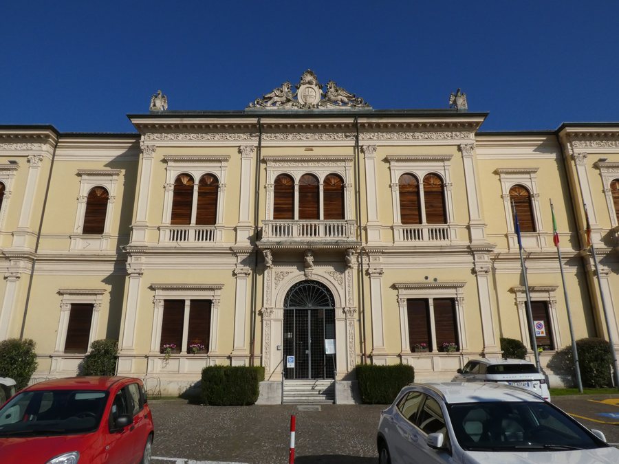 File:Sandrigo - Municipio 01.jpg