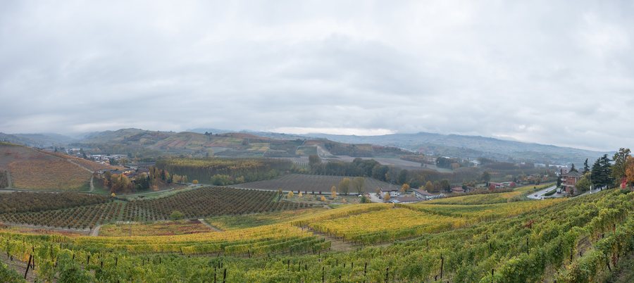 File:Autumn - Grinzane Cavour, Cuneo, Italy - November 1, 2021 03.jpg