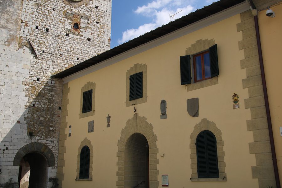 File:Serravalle Pistoiese, Palazzo del Podestà 03.jpg