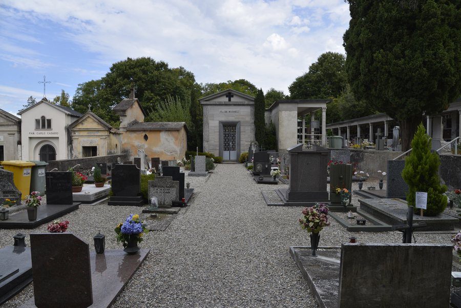 File:Cimitero di Domo, Porto Valtravaglia 01.jpg