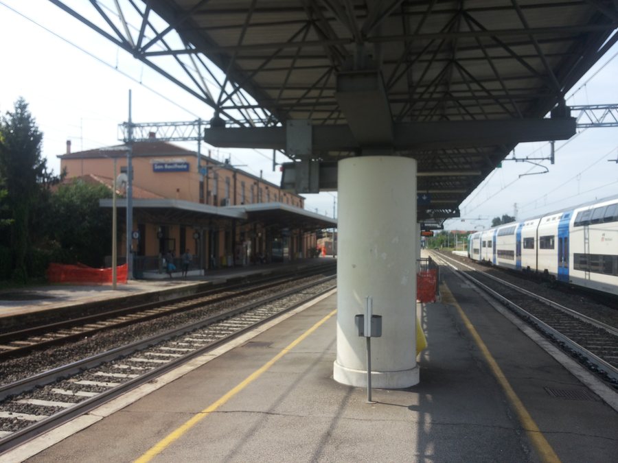 File:Stazione ferroviaria di San Bonifacio (fabbricato viaggiatori).jpeg