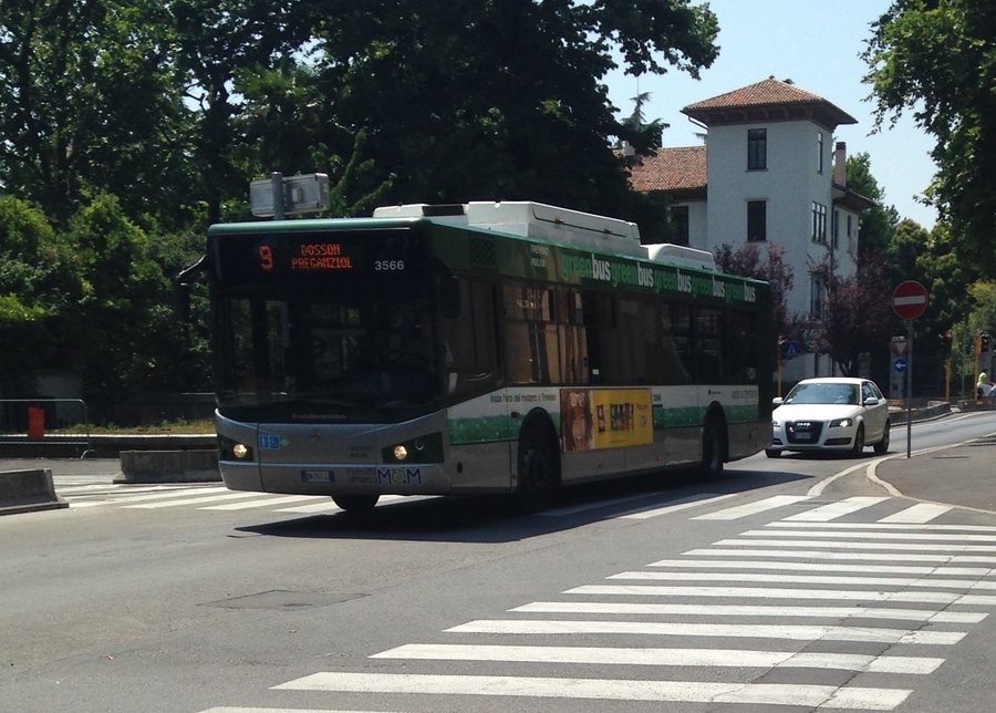File:Autobus BredaMenarinibus Avancity di MOM-Mobilità di Marca per Dosson Preganziol, Linea 9.jpg