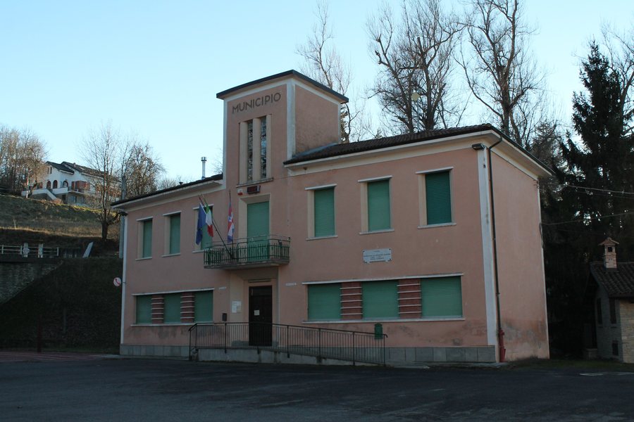 File:Igliano - Palazzo municipale.jpg