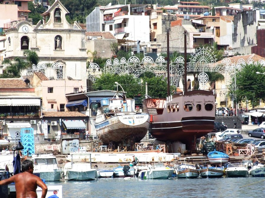 File:Aci Trezza-Italy-Castielli CC0 HQ1.jpg