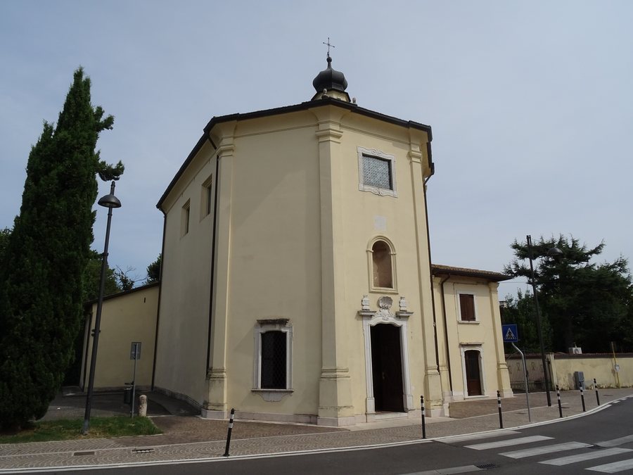 File:Pescantina, chiesa della Beata Vergine del Soccorso 01.jpg