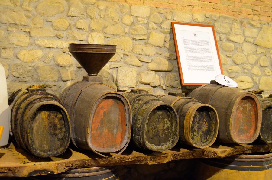 File:Museo del vino (Greve in Chianti).jpg