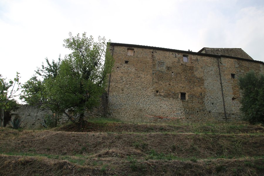 File:San Quirico (Pescia), cinta muraria 05.jpg