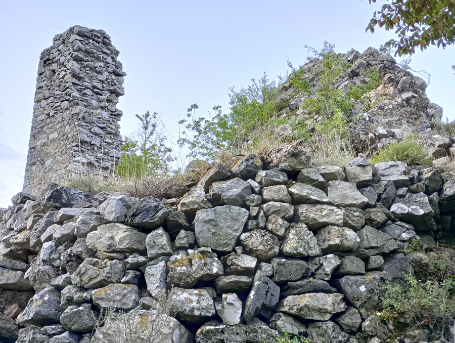 File:Castello di Castelbianco 01.png