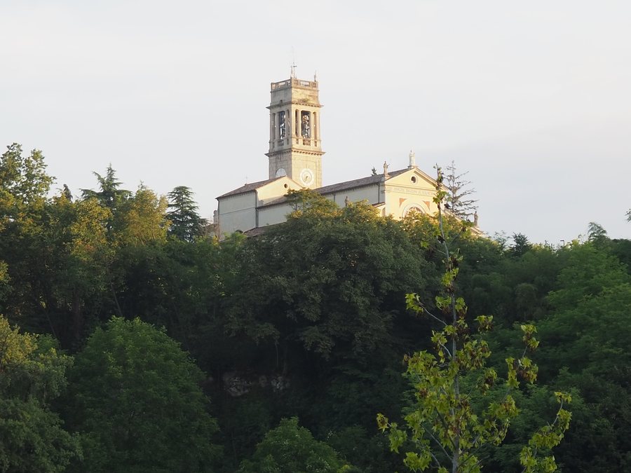 File:Chiesa di Santa Maria Assunta e San Romualdo Abate, vista remota (Rua di Feletto, San Pietro di Feletto).jpg
