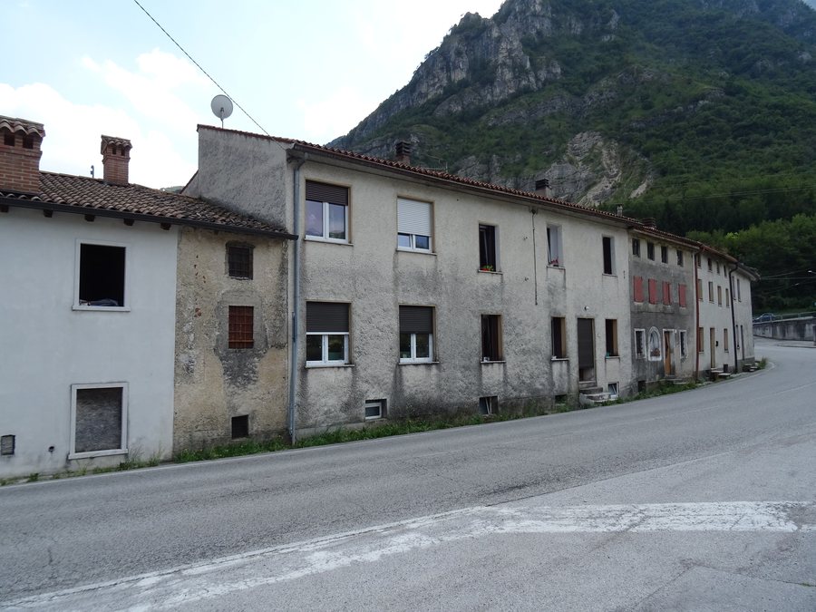 File:Meda, Velo d'Astico - Scorcio.jpg