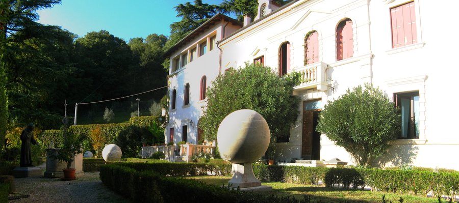 File:Villa Veronese, Brendola (interno).jpg