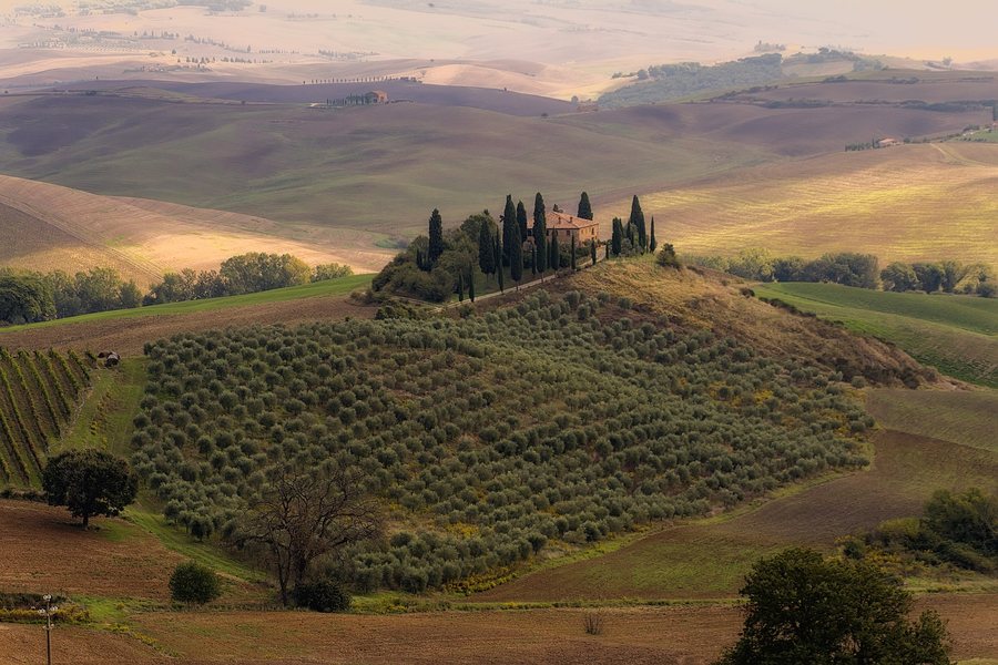 File:San Quirico d'Orcia - typical farmhouse on hill in autumn.jpg
