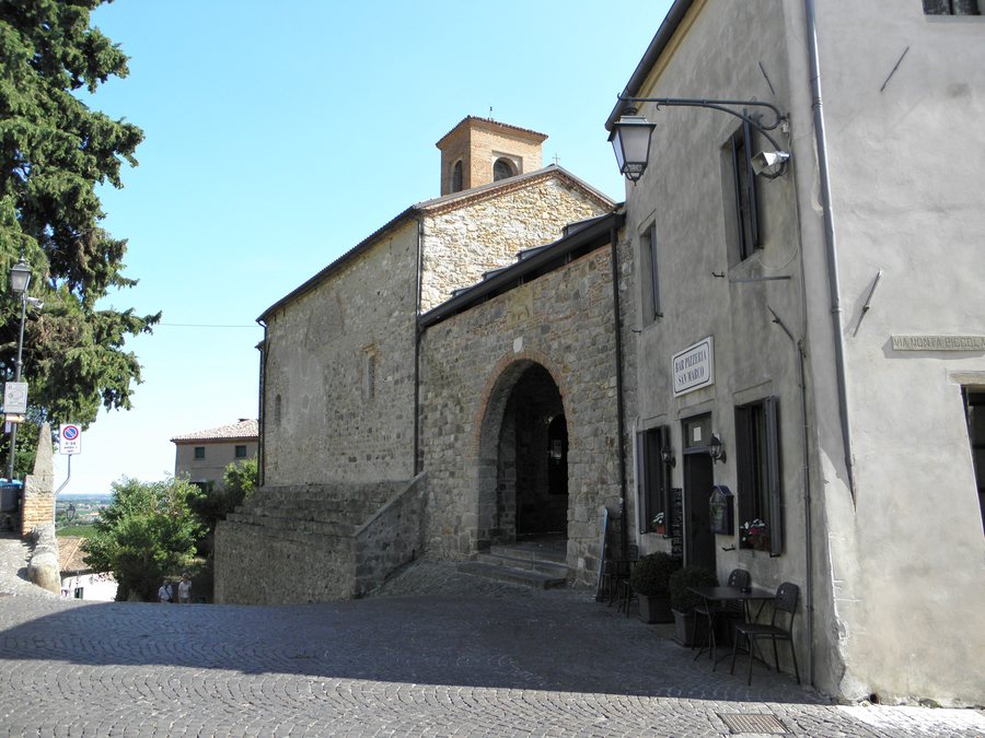 File:Loggia dei Vicari e Oratorio della Santissima Trinità (Arquà Petrarca).JPG