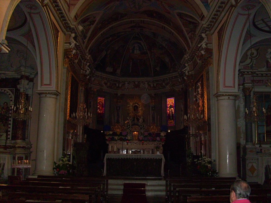 File:Zoagli - frazione Sant’Ambrogio della Costa - chiesa di Sant’Ambrogio - scorcio altare.jpg