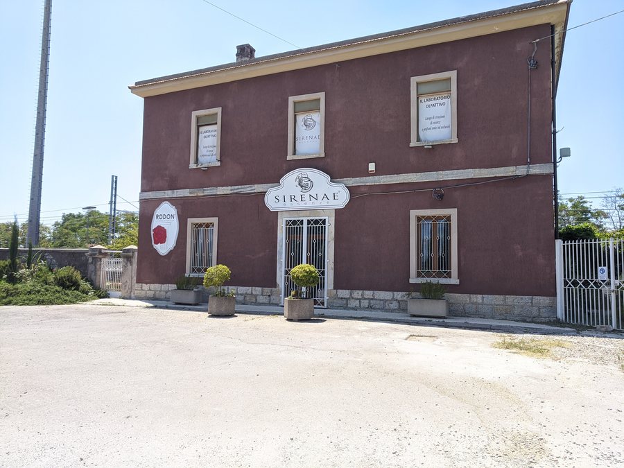 File:Stazione Albanella.jpg