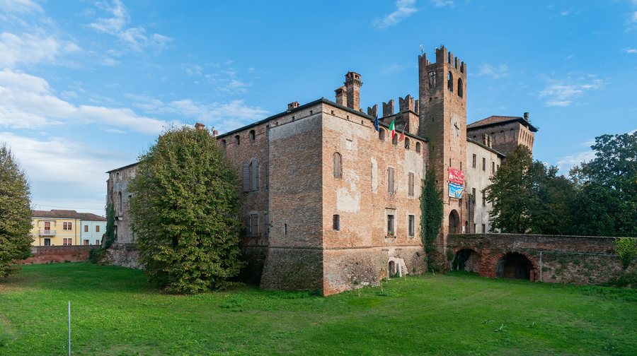 File:Scaligero Castle in Sanguinetto (1).jpg
