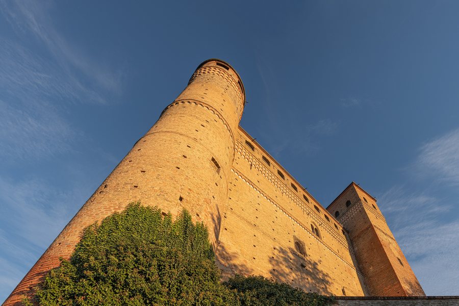 File:Serralunga Castle - Serralunga d'Alba, Cuneo, Italy - November 2, 2021.jpg