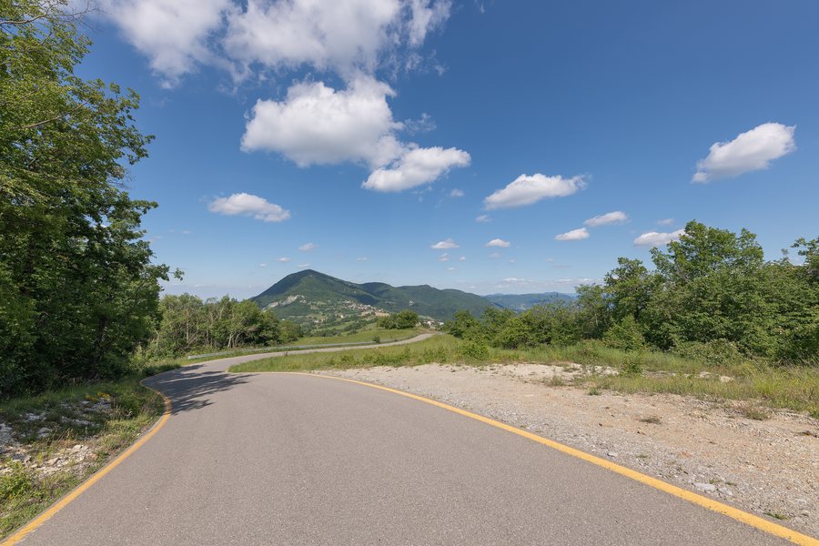 File:Monte Fuso - Tizzano Val Parma, Parma, Italy - June 1, 2020 01.jpg