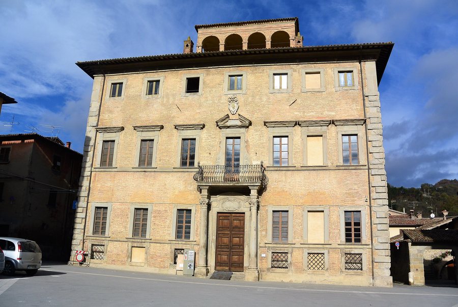 File:Palazzo Mercatello sul Metauro.jpg