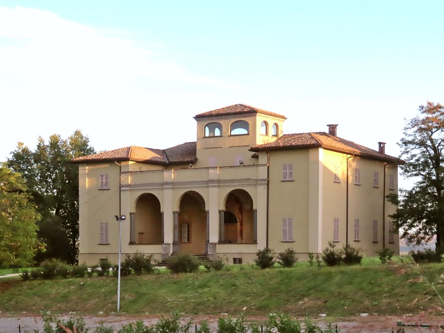 File:Villa Peroni (Arola, Langhirano) - facciata e lato ovest 1 2025-10-05.jpg