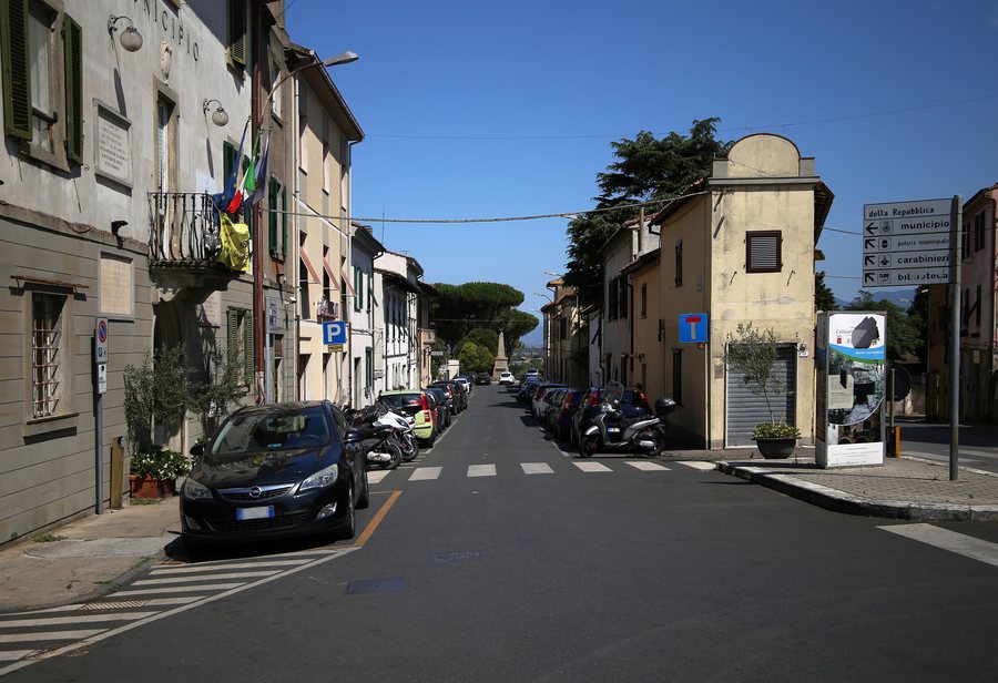 File:Collesalvetti, monumento ai caduti, 00.jpg