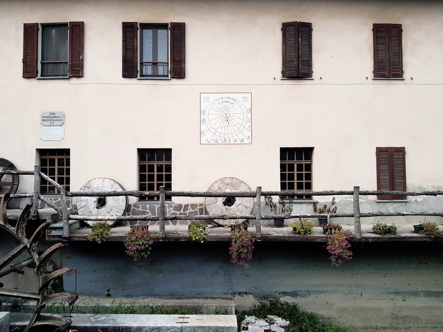 File:Mulino Meraviglia mill in Parco dei Mulini - San Vittore Olona, Lombardy, Italy 2021-09-08.jpg