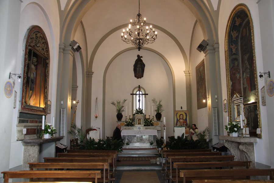 File:Cecina di Larciano, Chiesa di San Niccolò, interno 02.JPG