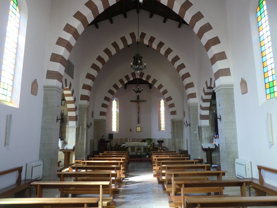 File:Cologna Spiaggia, chiesa di San Gabriele dell'Addolorata - Interno 01.jpg