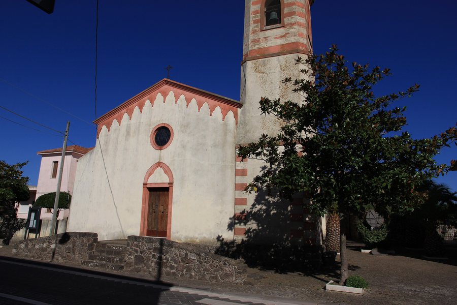 File:Tinnura - Chiesa di Sant'Anna (01).JPG