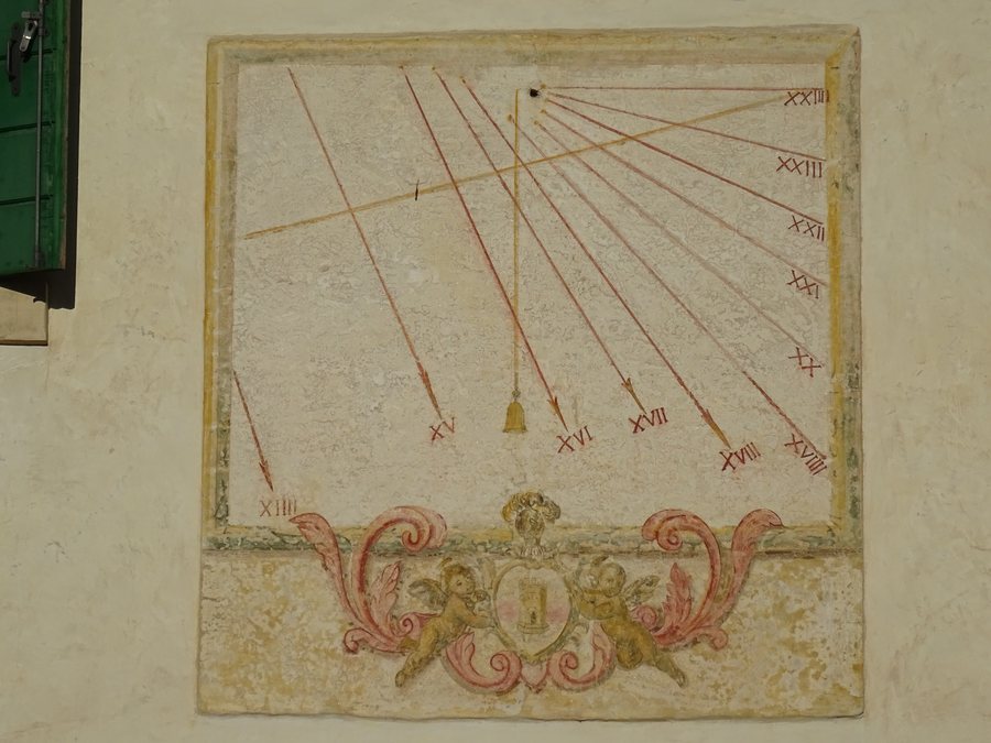File:Albaredo, Vedelago - Oratorio - Meridiana.jpg
