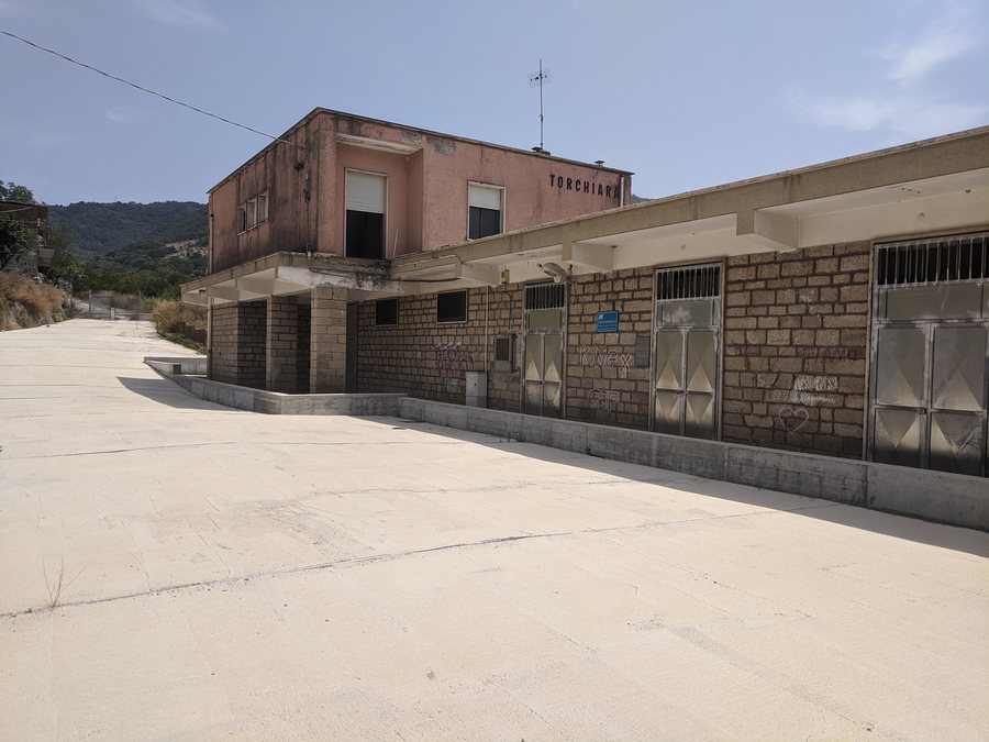 File:Stazione Torchiara 1.jpg