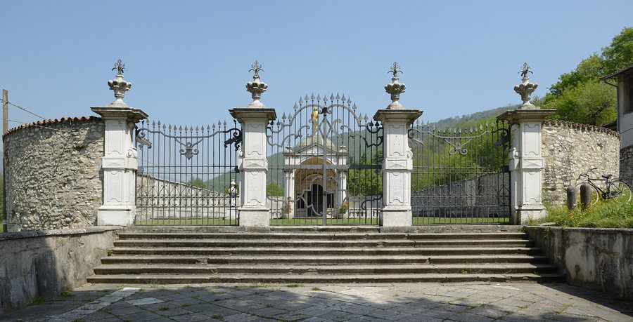 File:Cancellata Santuario della Madonna di Valverde a Rezzato.JPG