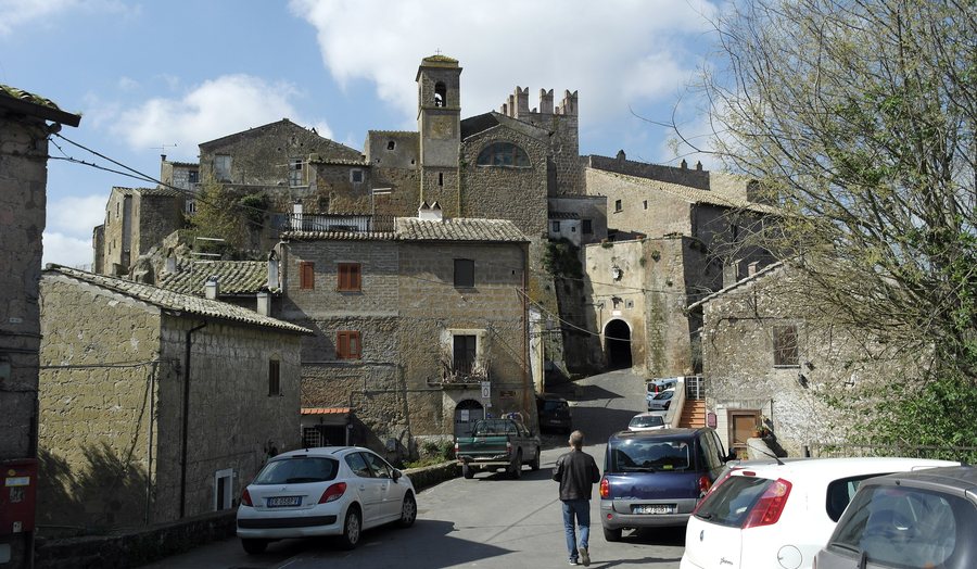 File:01030 Calcata Vecchia VT, Italy - panoramio - trolvag (7).jpg