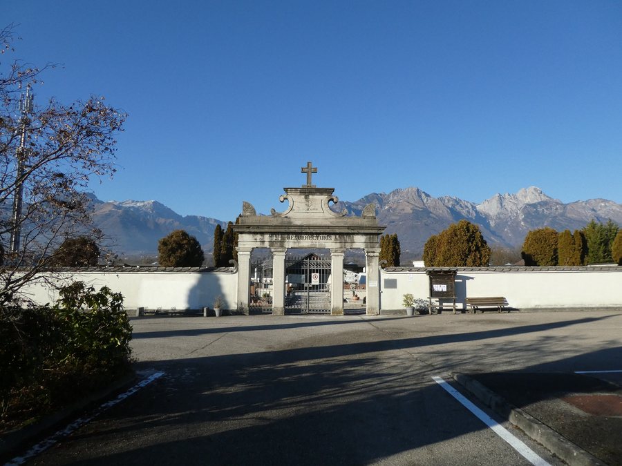 File:Cimitero di Lentiai 01.jpg