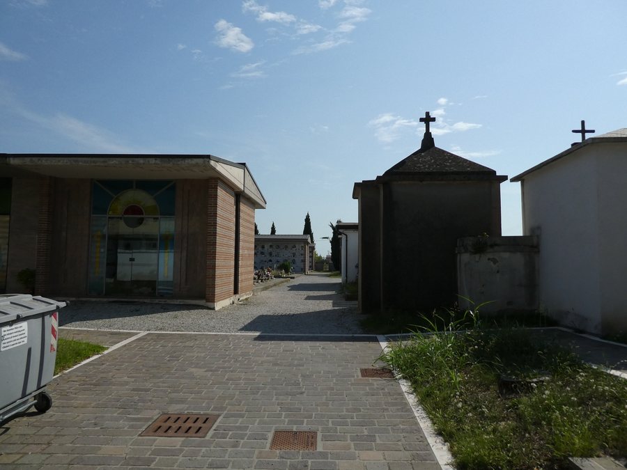 File:Cimitero di Pianiga 01.jpg