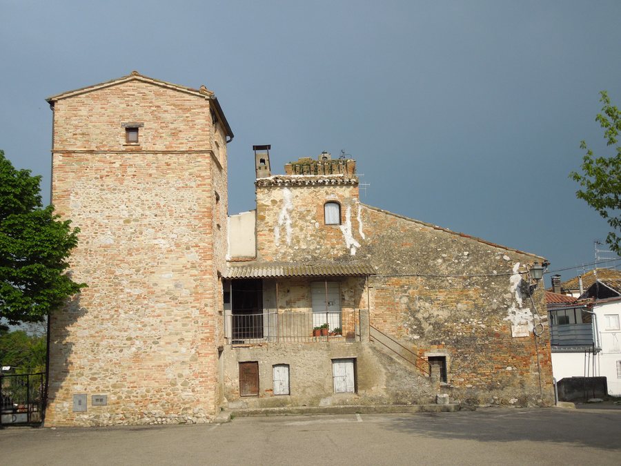 File:Ripattoni (TE) - interno del borgo 024.jpg