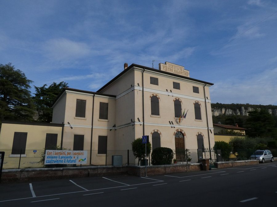 File:Volargne - Istituto Pietro Valentini.jpg