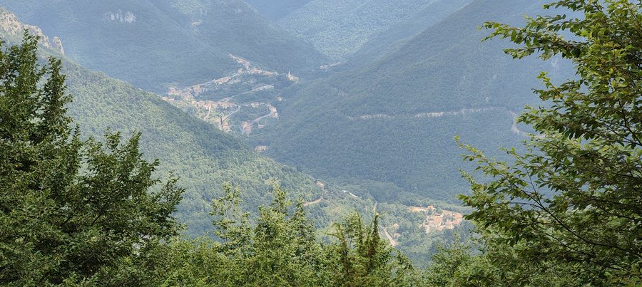 File:Nasino, Borgo e Vignolo, panoramica.jpg