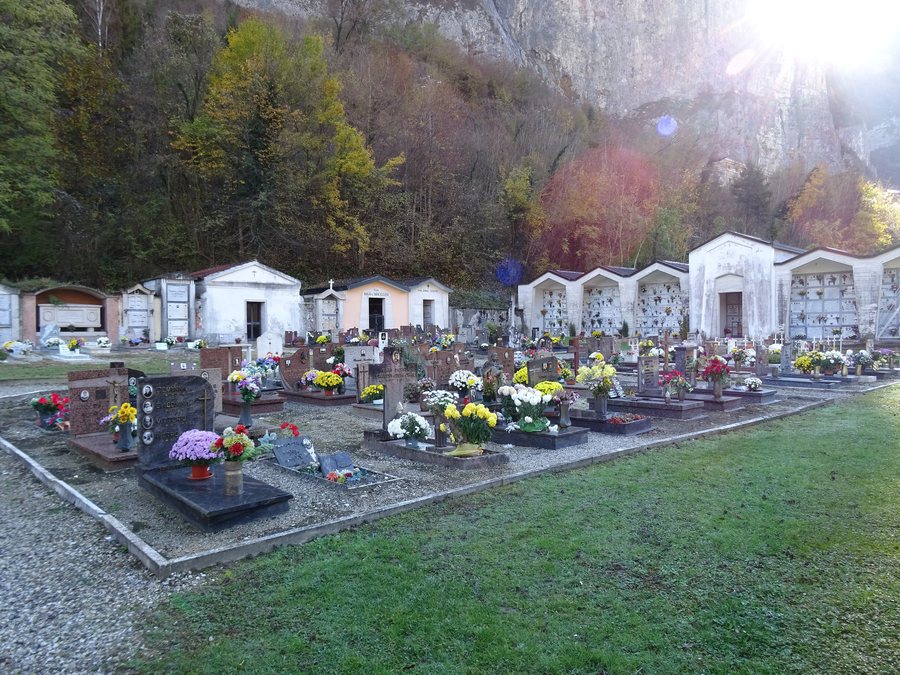 File:Cimitero di Cismon del Grappa 01.jpg