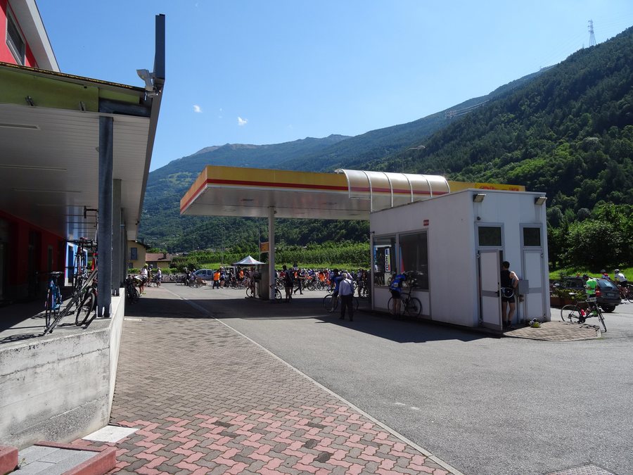 File:20150607 09 Granfondo Stelvio Santini - Tovo di Sant'Agata (18581615470).jpg