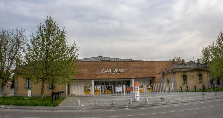 File:Castano Primo - Auditorium.jpg