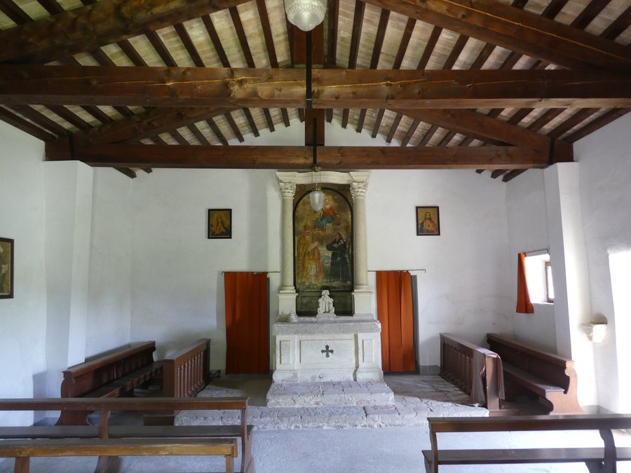 File:Pagnano, oratorio di San Gregorio - Interno 01.jpg