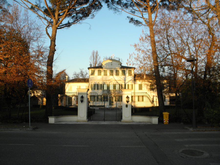 File:Villa Marzotto Caotorta (Spercenigo, San Biagio di Callalta) 01.jpg