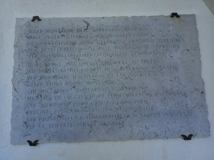 File:Memorial stone, Church of the Resistance during WWII, Montagnana, Serramazzoni.jpg