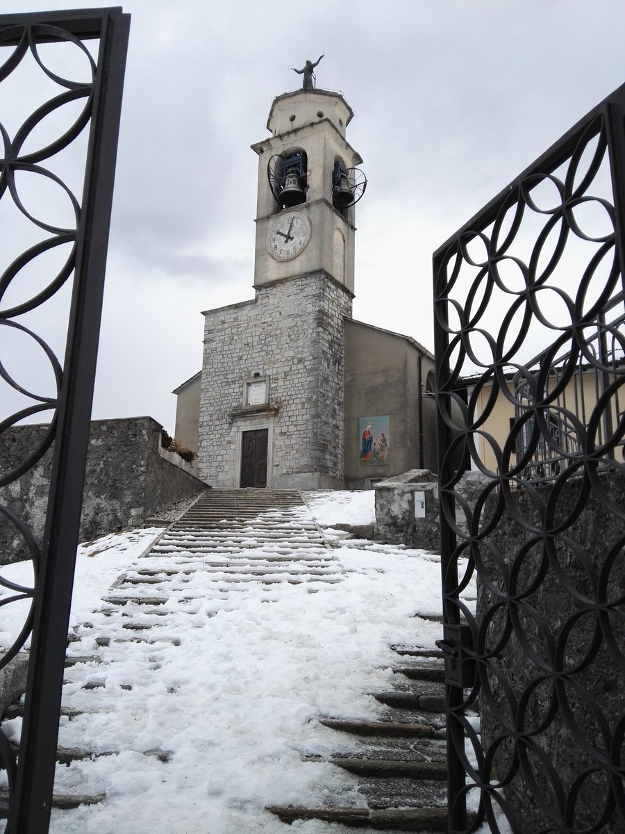 File:Alta Valle Intelvi - frazione Pellio Intelvi - chiesa di San Giorgio - 02.jpg