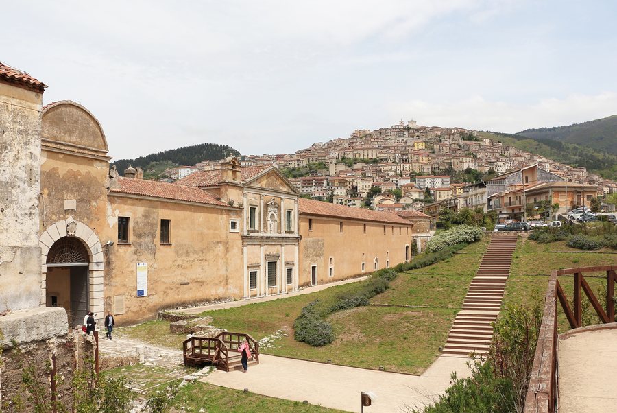 File:Certosa di San Lorenzo (Padula) 01.jpg