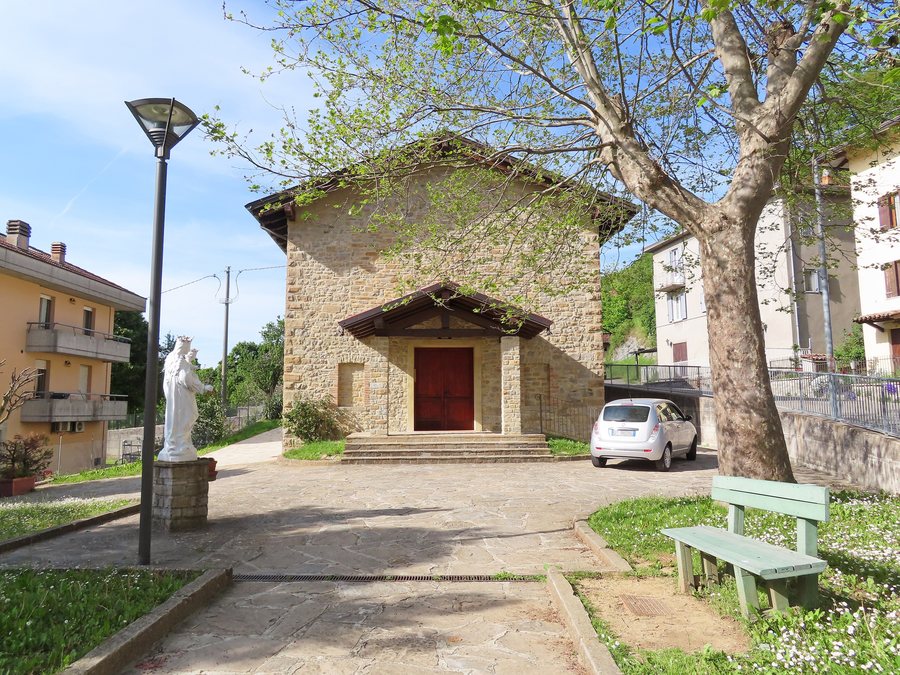 File:Chiesa di Santa Giuliana (Lagrimone - Tizzano Val Parma) - facciata 1 2022-05-13.jpg