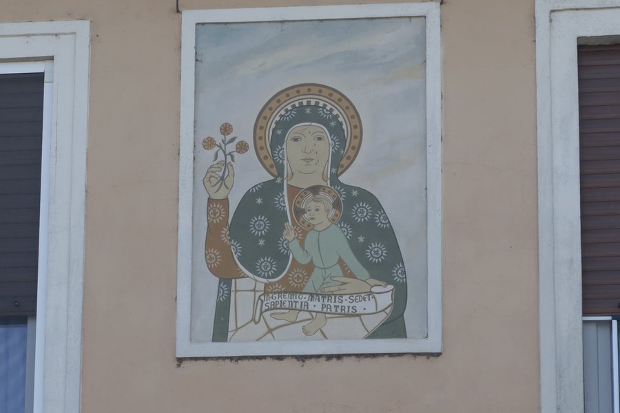 File:Tornaco Affresco Madonna di Re.jpg