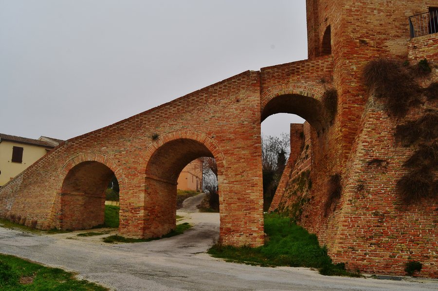 File:Arcevia - Castello Loretello (16).jpg
