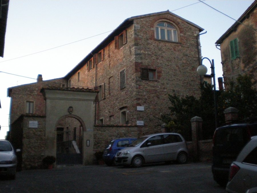 File:Piazza Padre Giovanni (Batignano-GR).jpg